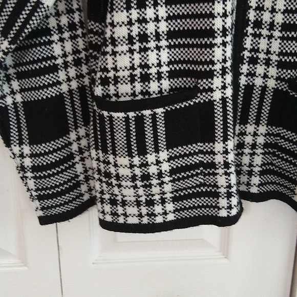 Buffalo check zip front front pockets size large - Picture 5 of 11